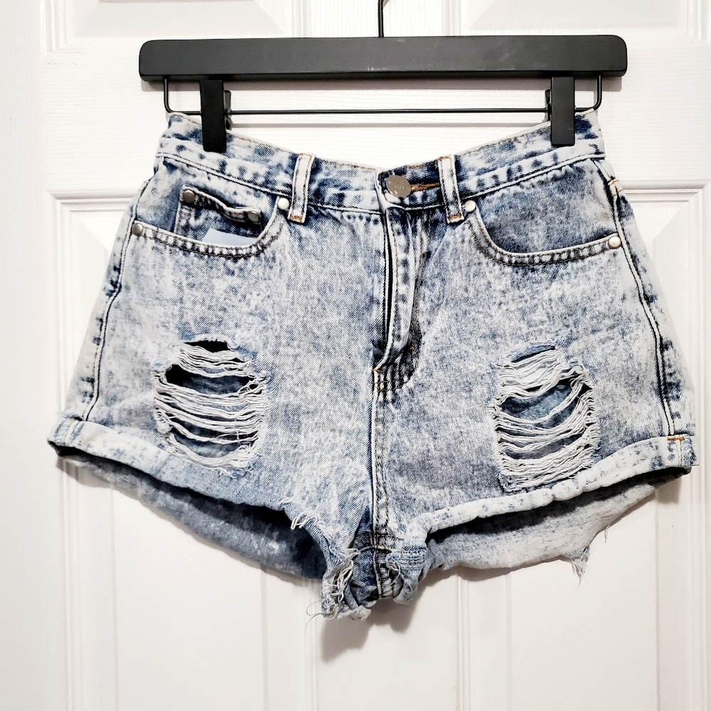 White fox acid wash shorts